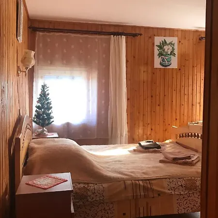 за горбами Apartment Yaremche