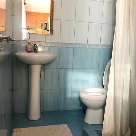 за горбами Apartment Yaremche