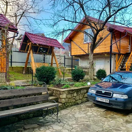 за горбами