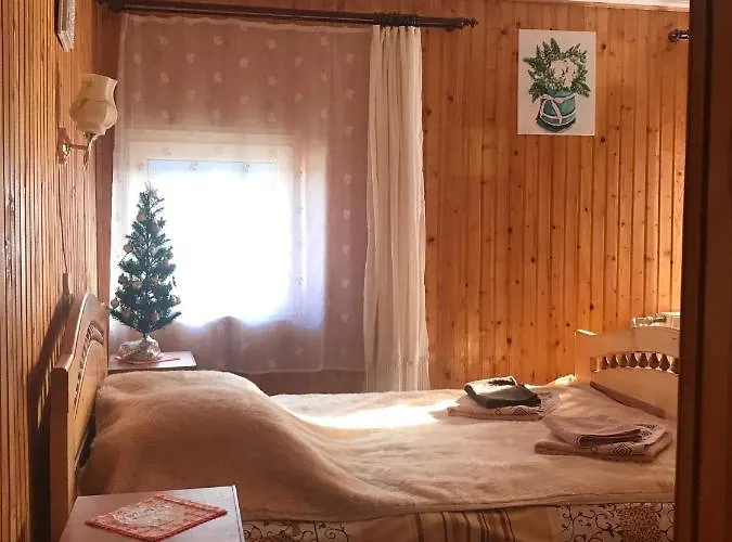 за горбами Apartment Yaremche